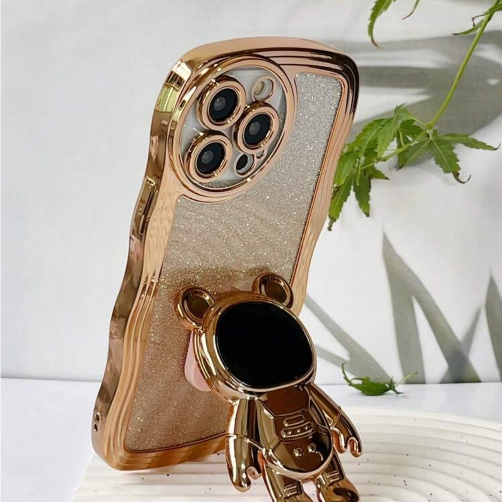 Gold Astronaut iPhone 16 Pro Case - Picture 4 of 5